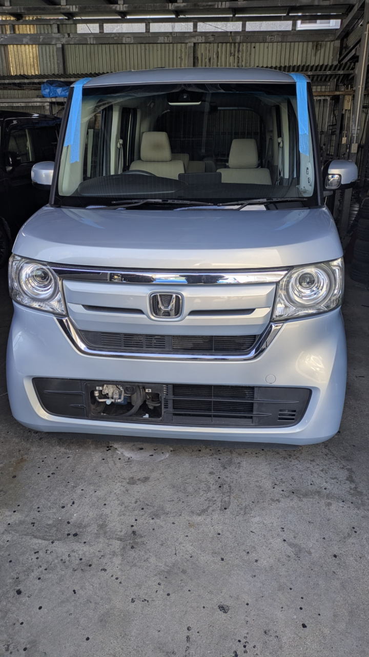 ホンダNBOXフロントガラス